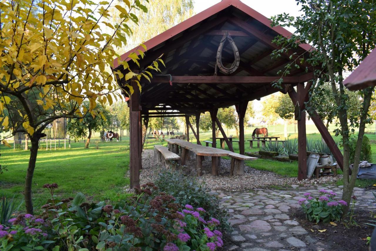 2 W Rancho Lodge *